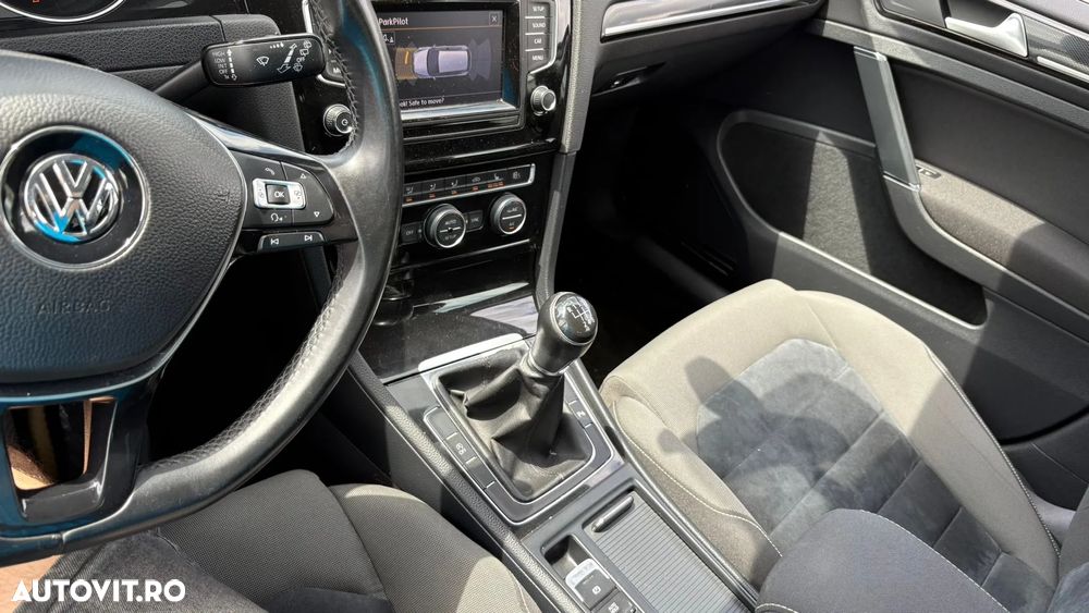 Volkswagen Golf - 22