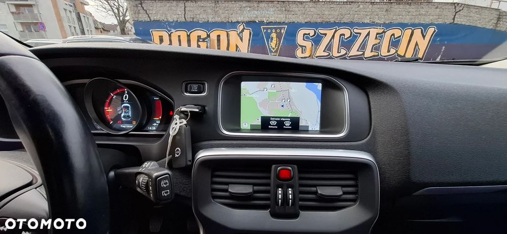 Volvo V40 D2 R Design - 13