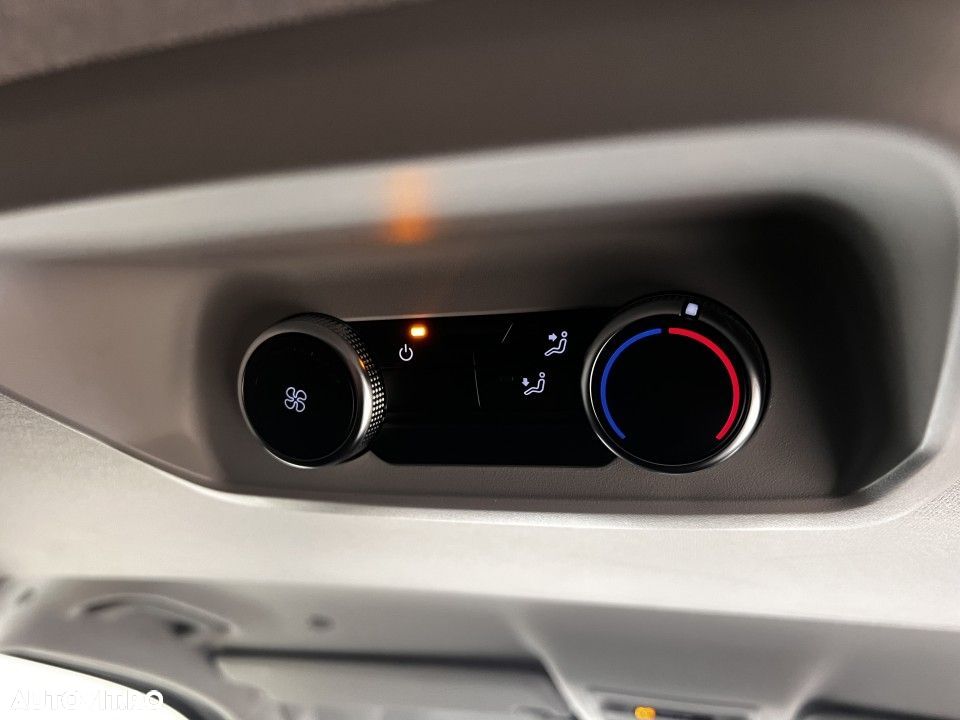 Volkswagen Caravelle - 13