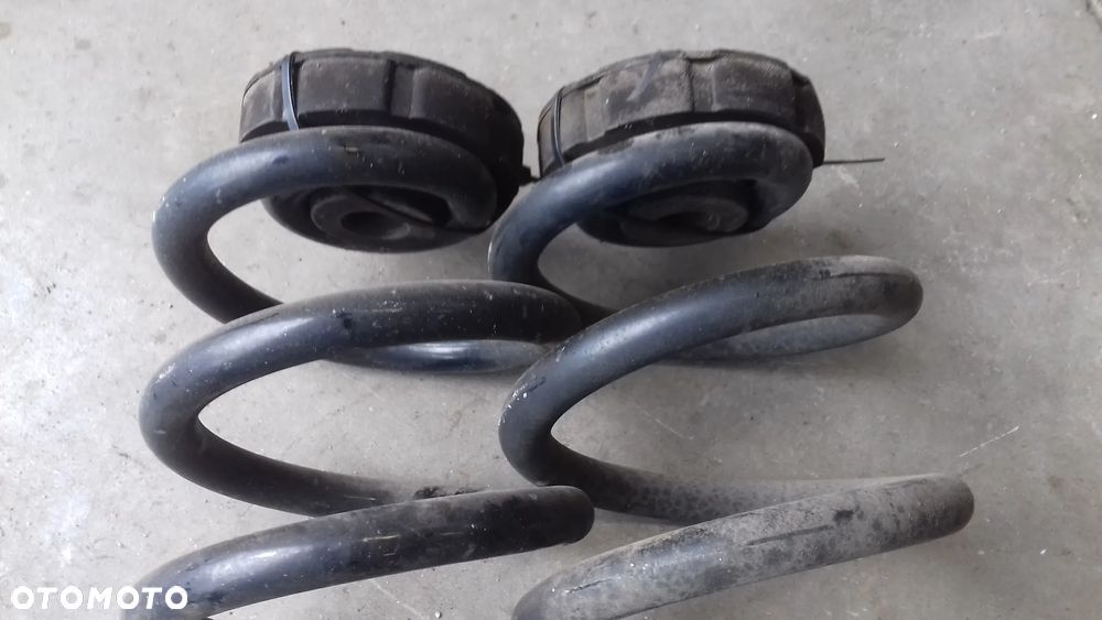 sprężayna zawieszenia tył sedan A6 C6 3.2 FSI AUK - 3