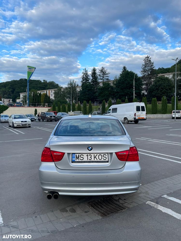 BMW Seria 3 320i - 13