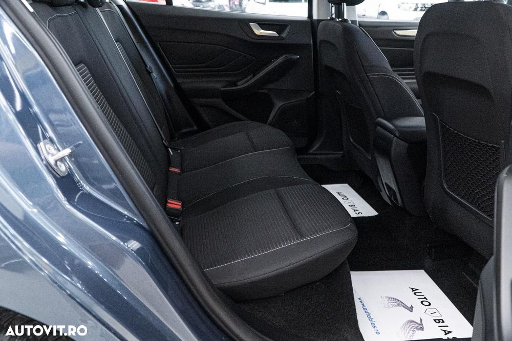 Ford Focus 1.0 EcoBoost 7DCT MHEV Titanium - 9