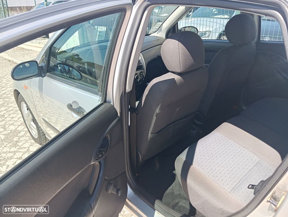 Ford Focus 1.4 Trend - 13