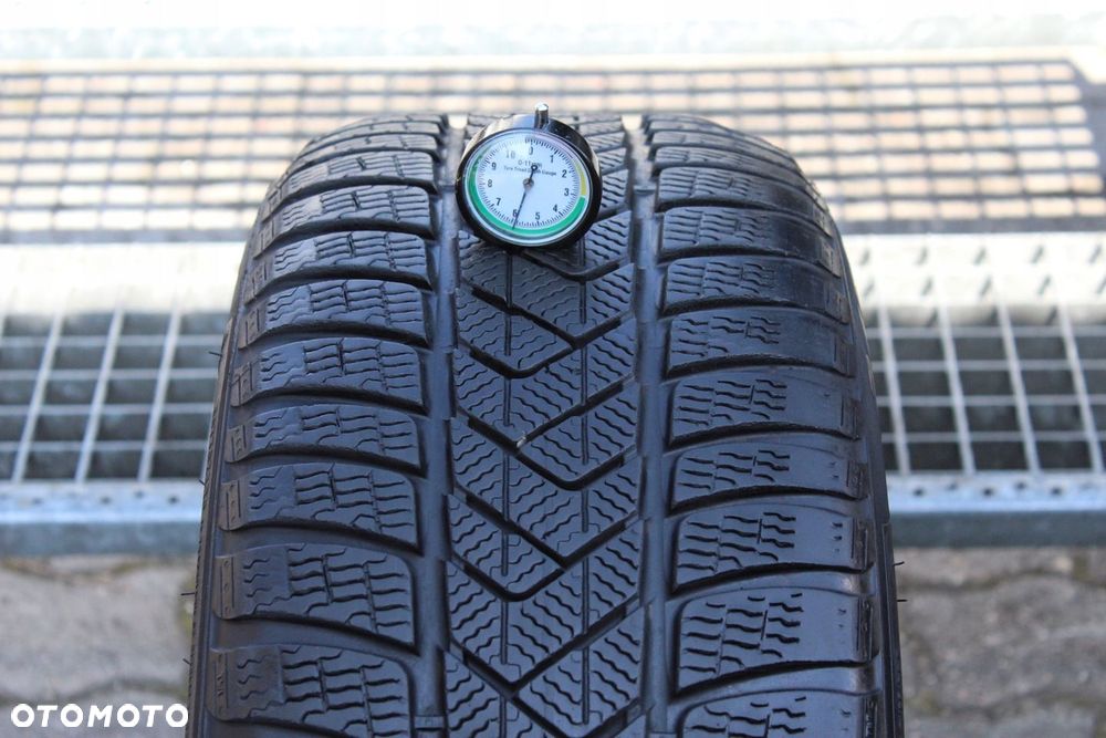 1x 245/45R18 100V XL PIRELLI WINTER SOTTOZERO 3  BMW MO 21r 6mm - 1