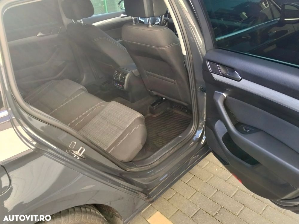 Volkswagen Passat 2.0 TDI DSG Comfortline - 18