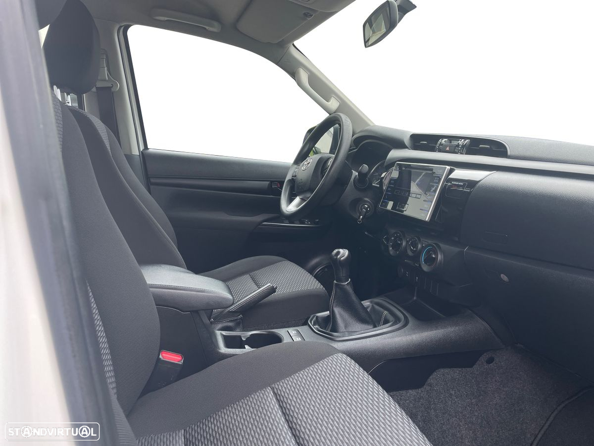 Toyota Hilux 2.4 D-4D 4WD CD CM - 6