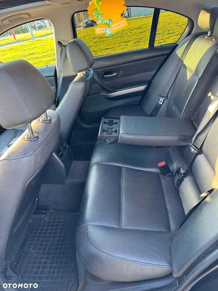 BMW Seria 3 320d Efficient Dynamics - 16