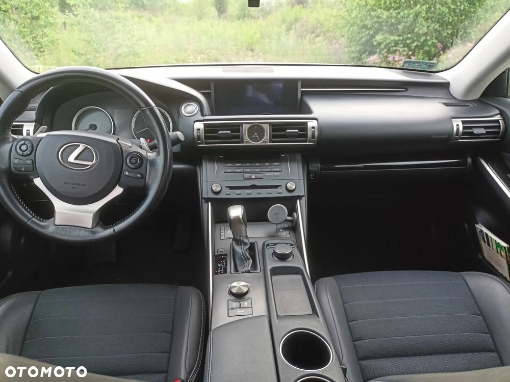 Lexus IS 200t Elegance - 9