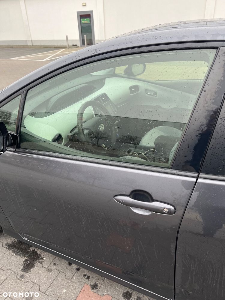 Toyota Prius Hybrid - 25