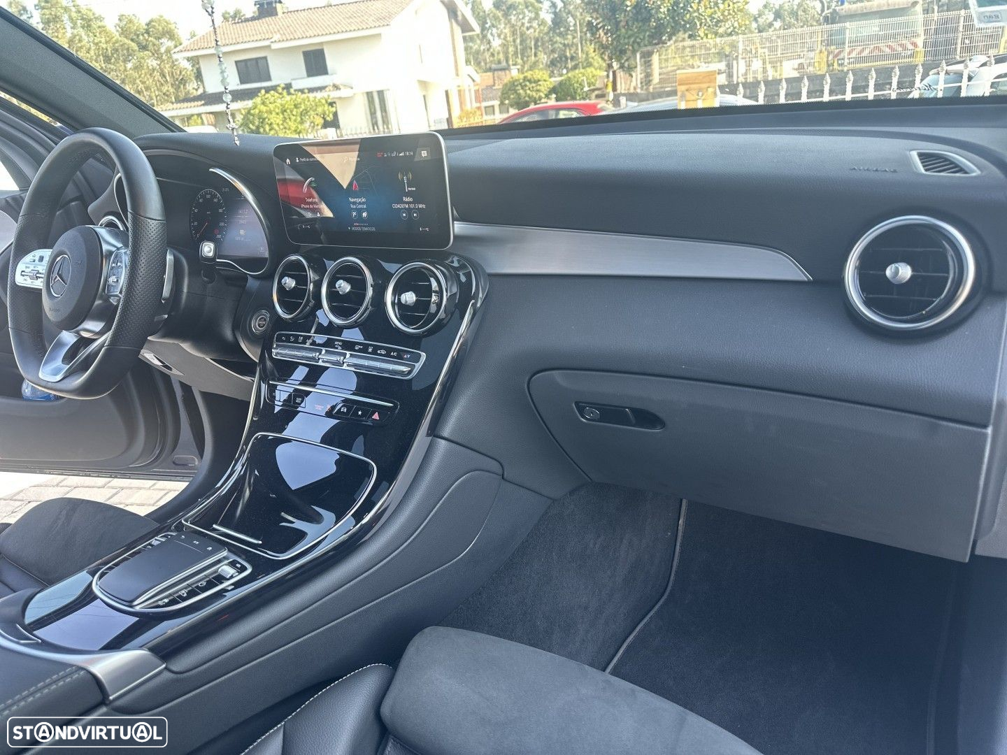 Mercedes-Benz GLC 300 e 4Matic 9G-TRONIC AMG Line - 26