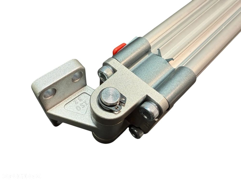 Siłownik z uchwytami do klap dolnych WELGRO - 3