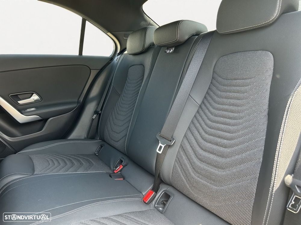 Mercedes-Benz A 180 d — fotografia 14