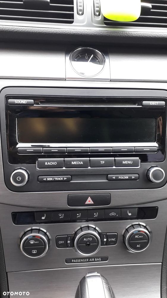 Volkswagen Passat 2.0 TDI DSG BlueMotion Technology Comfortline - 16
