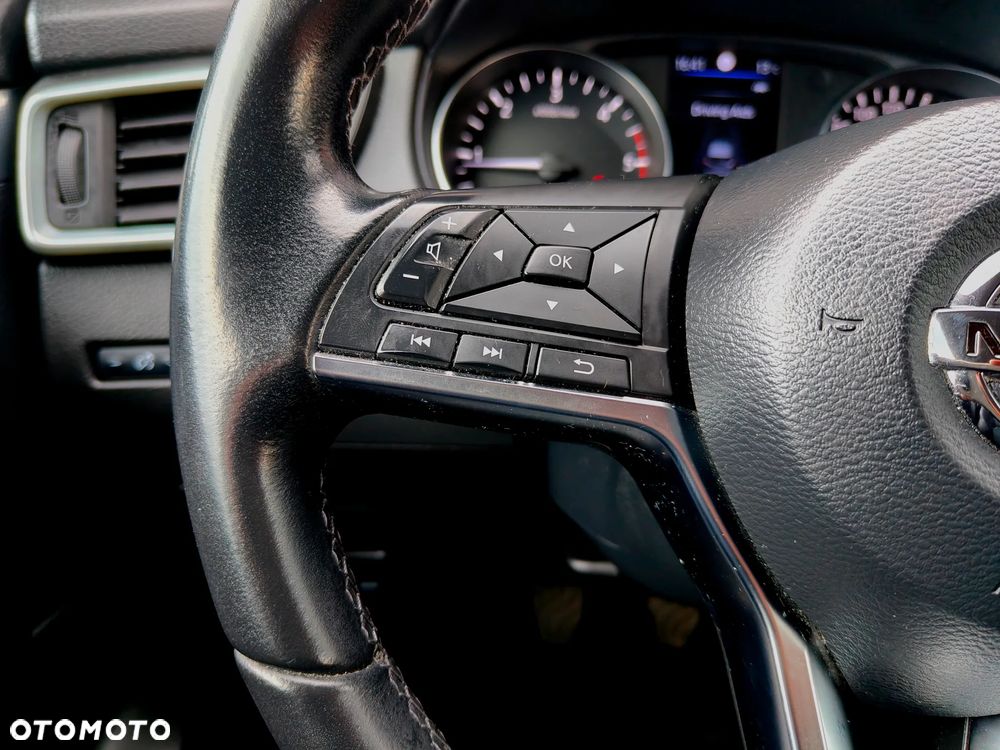 Nissan Qashqai 1.7 dCi TEKNA - 31