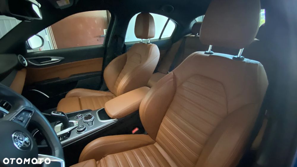 Alfa Romeo Giulia 2.0 Turbo Veloce Q4 - 16