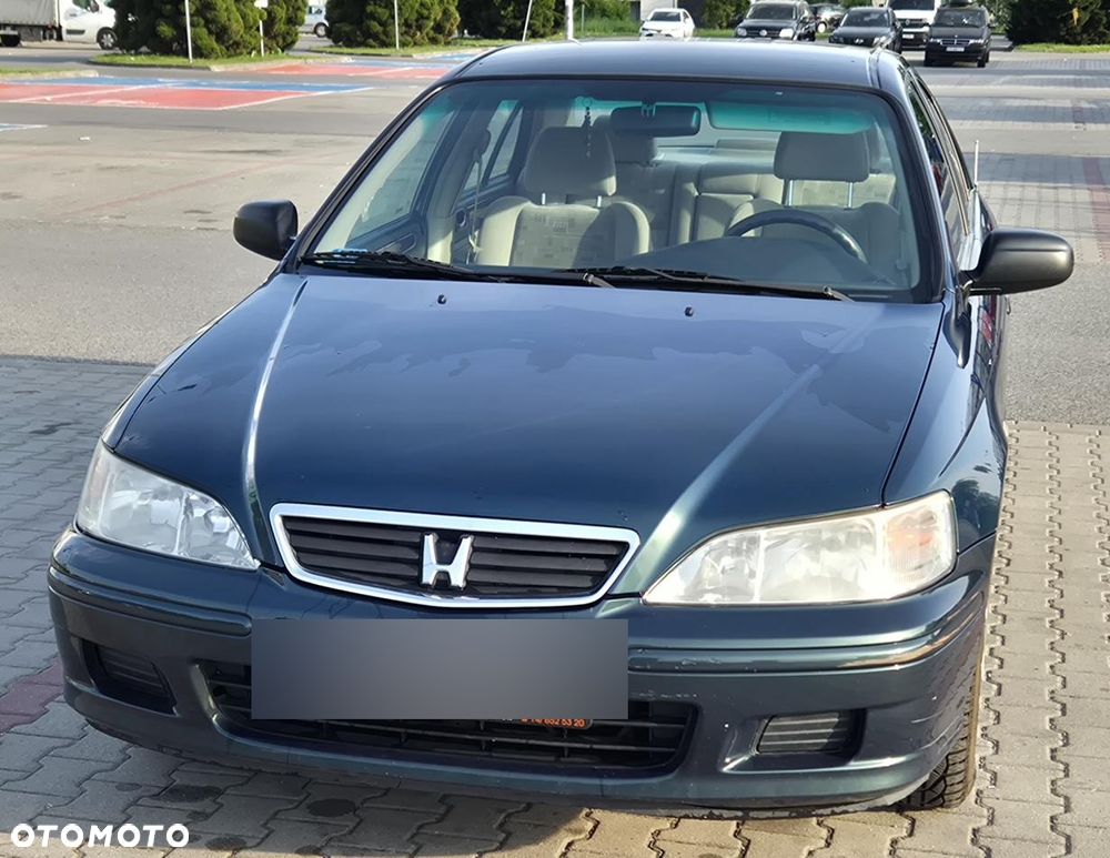 Honda Accord 1.8i LS - 1