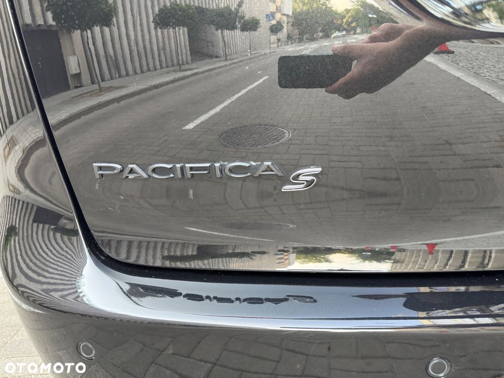 Chrysler Pacifica - 9