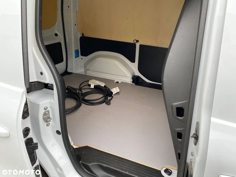 Nissan TOWNSTAR EV - 16