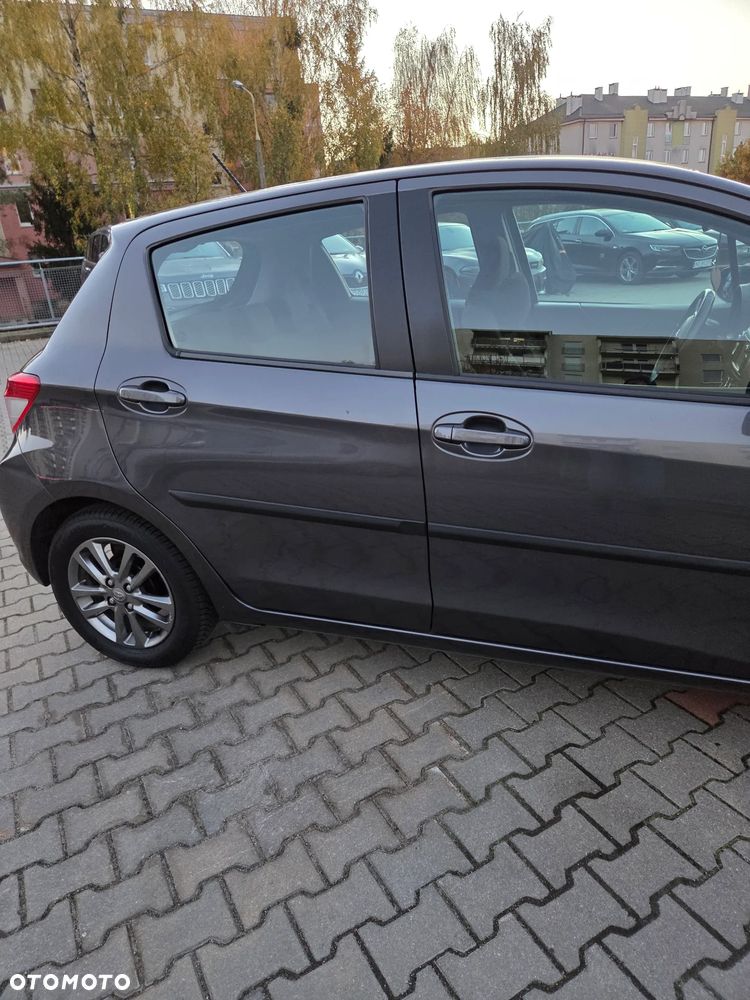 Toyota Yaris 2012 photo 3