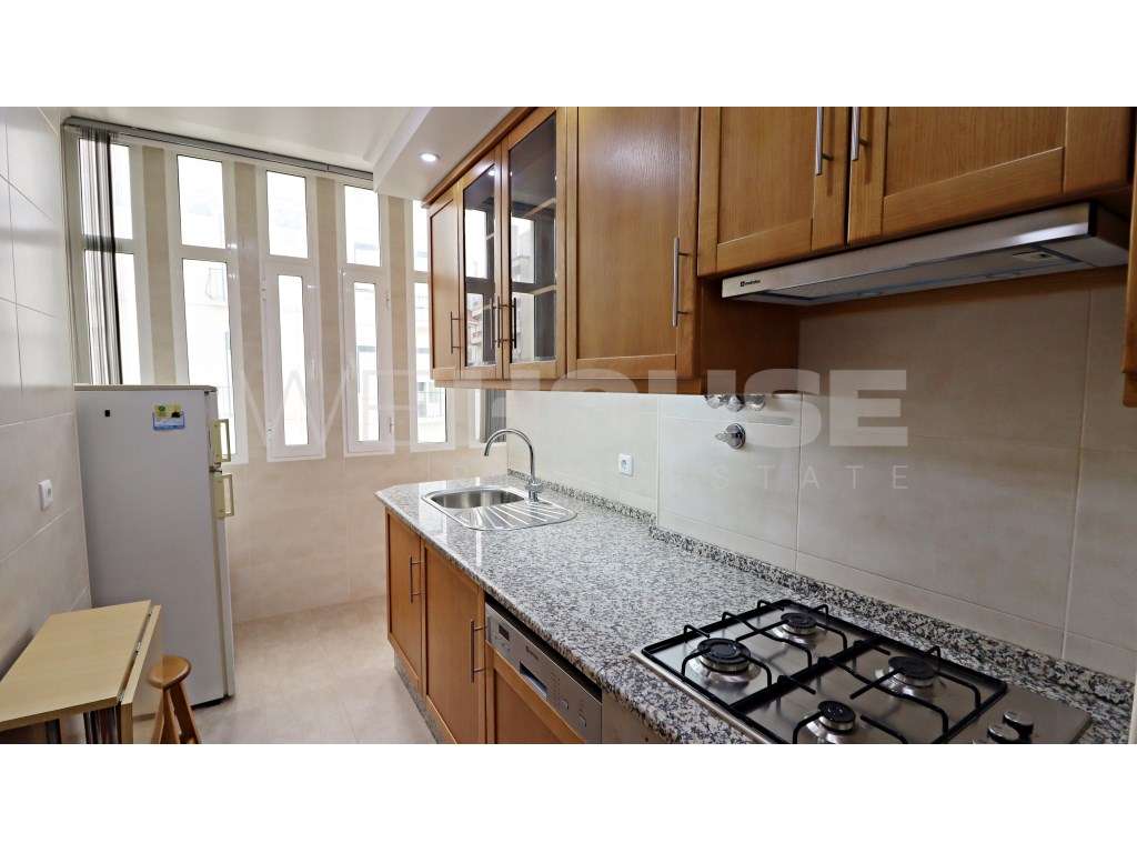 Apartamento T1 totalmente renovado e mobilado - Rua José Falcão, Ar... - Grande imagem: 2/29