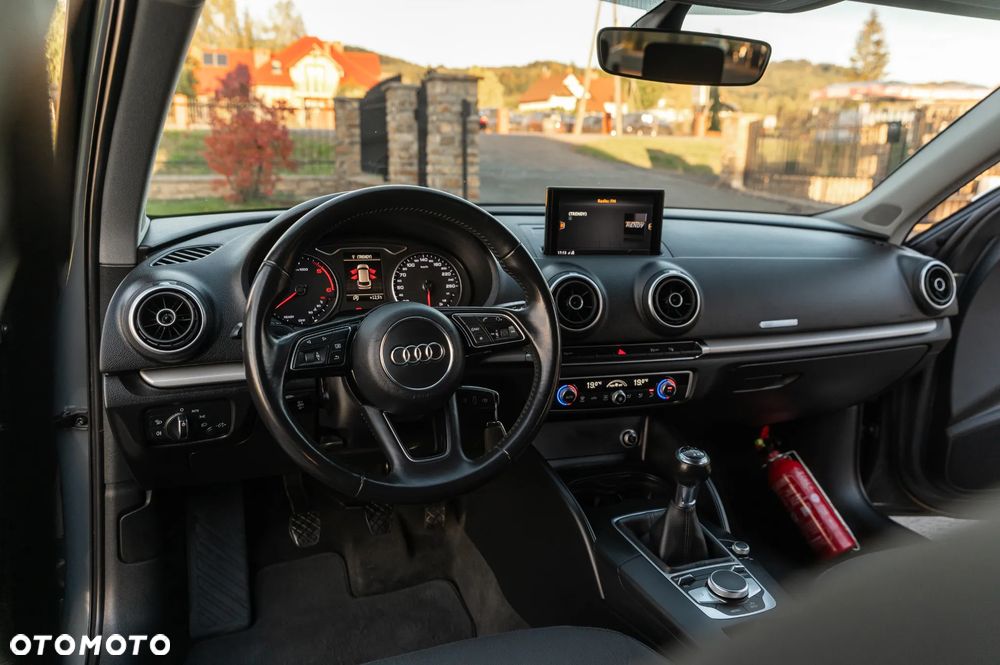 Audi A3 Sportback 1.6 TDI design - 36