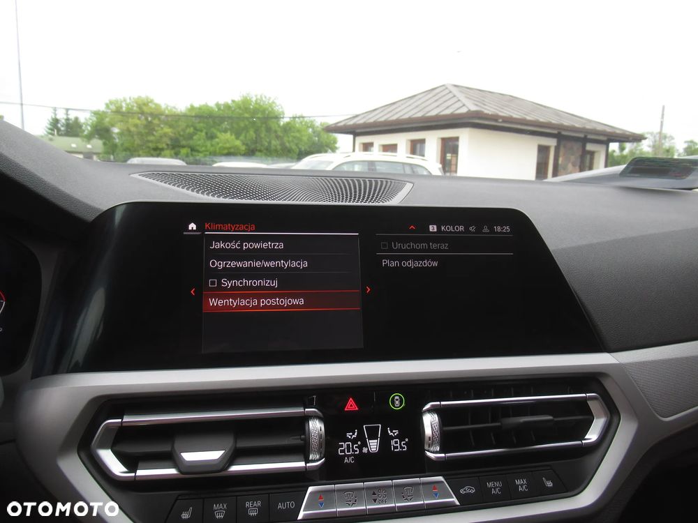 BMW Seria 3 330i xDrive - 38