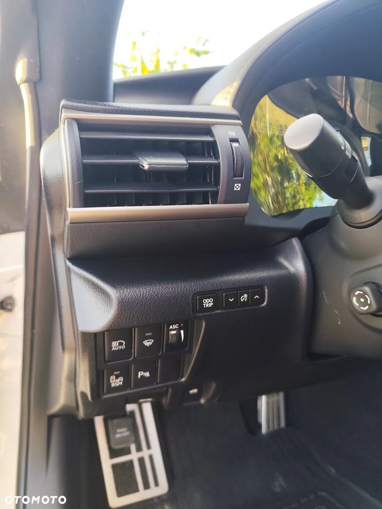 Lexus RC 200t / 300 F Sport - 14