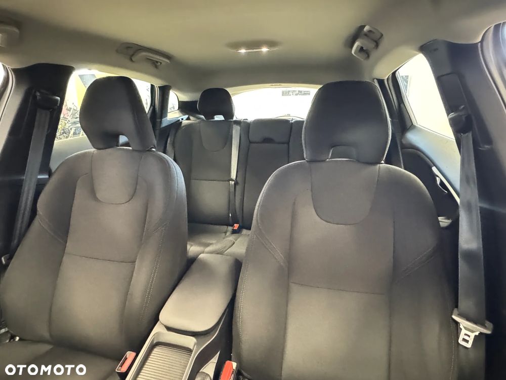 Volvo V40 D2 - 10