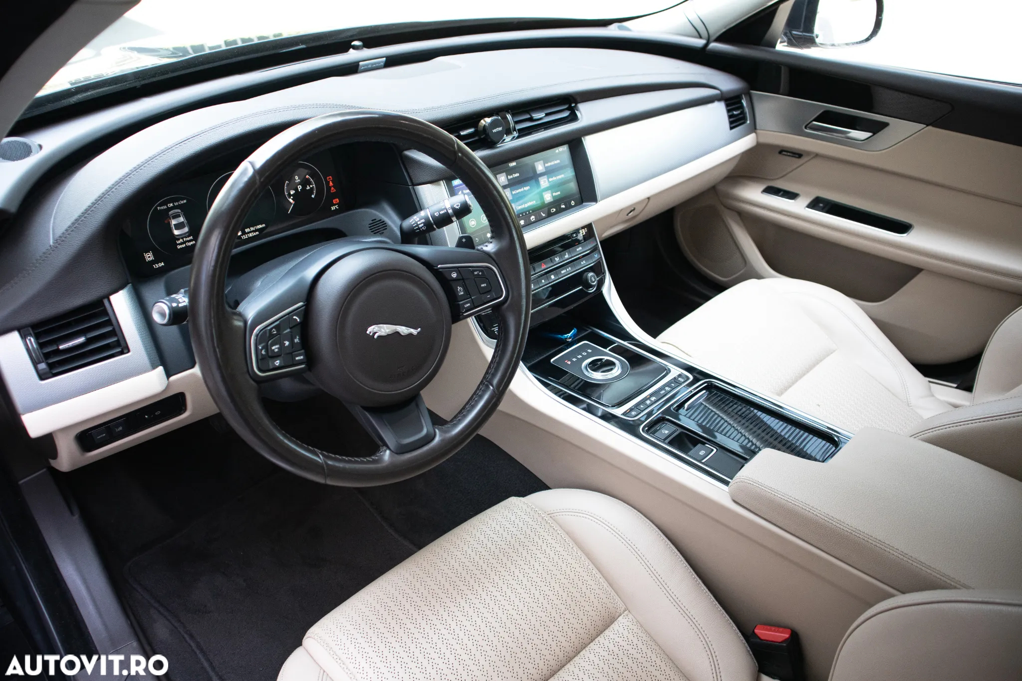 Jaguar XF 20d RWD E-Performance Portfolio - 10