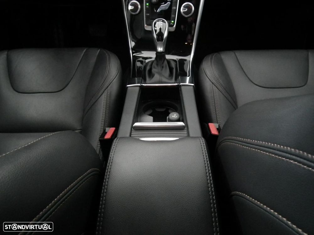 Volvo XC 60 2.0 D3 Dynamic Edition Geartronic - 20