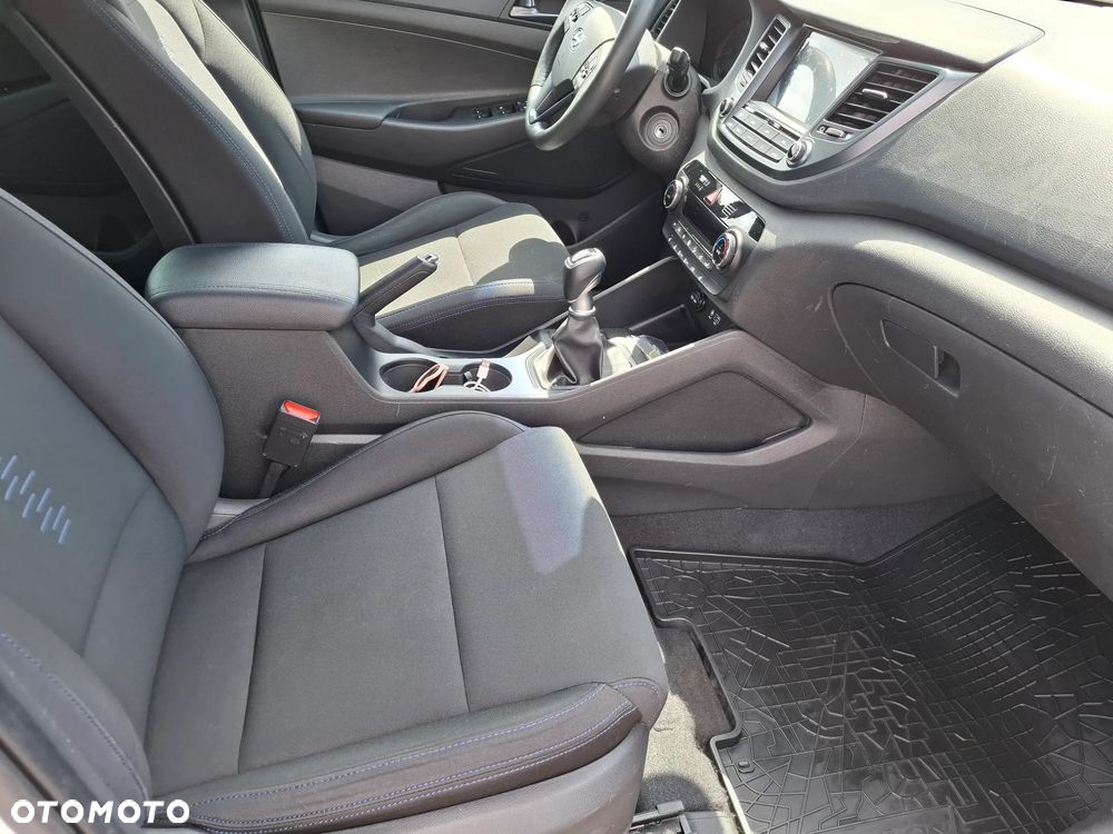 Hyundai Tucson 1.6 GDI BlueDrive GO 2WD - 11