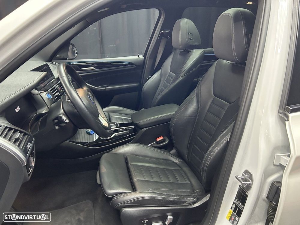 BMW iX3 - 11