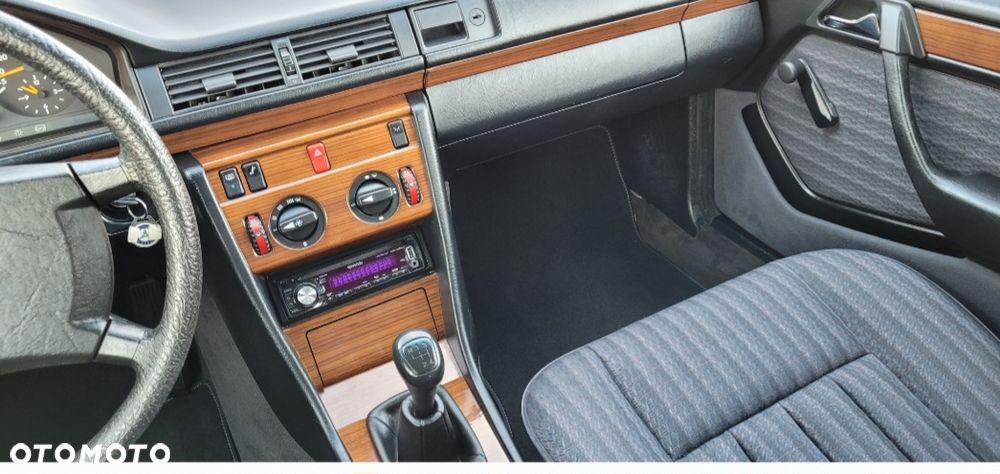 Mercedes-Benz W124 (1984-1993) - 12