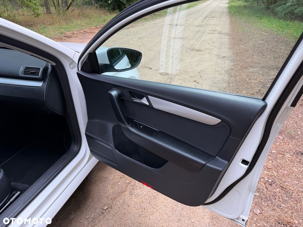 Volkswagen Passat 1.6 TDI Comfortline - 26