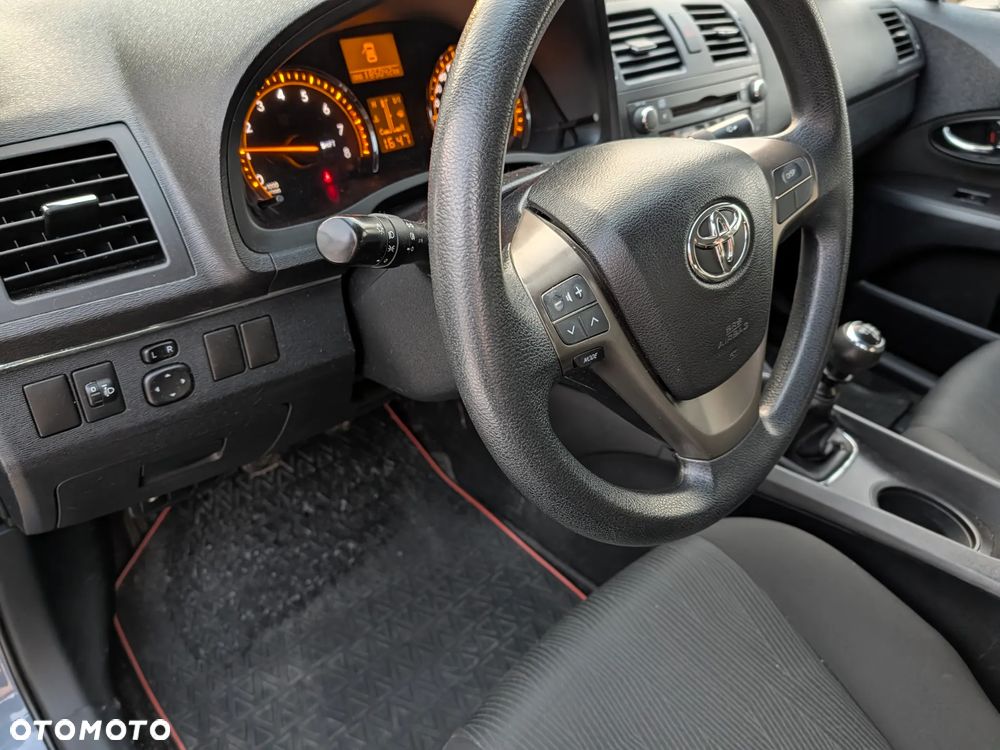 Toyota Avensis 1.6 - 5
