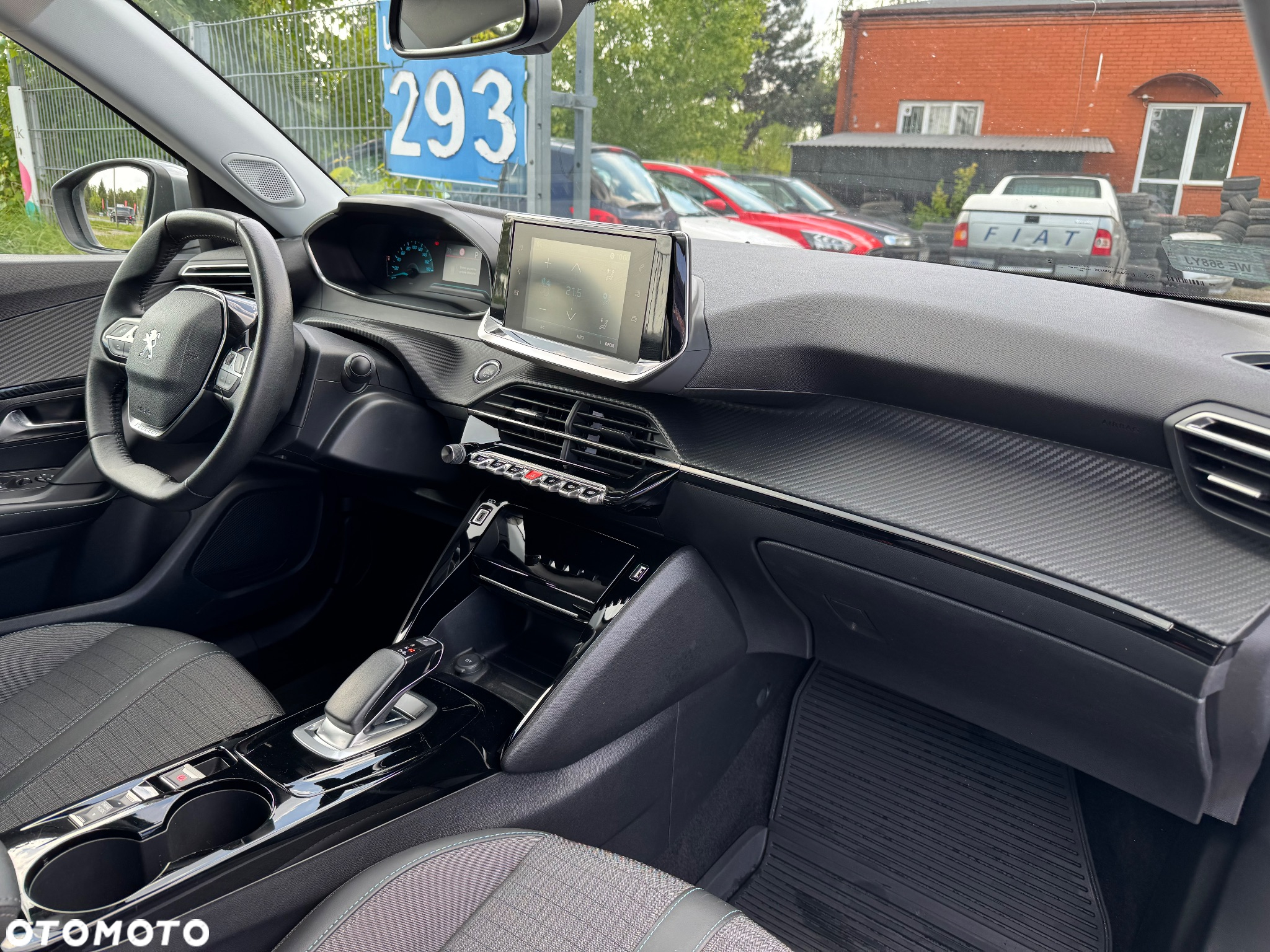 Peugeot 2008 e-2008 Allure - 11