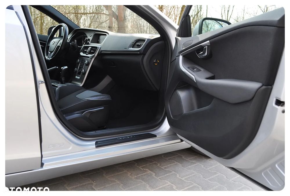 Volvo V40 T2 Drive-E Momentum - 29