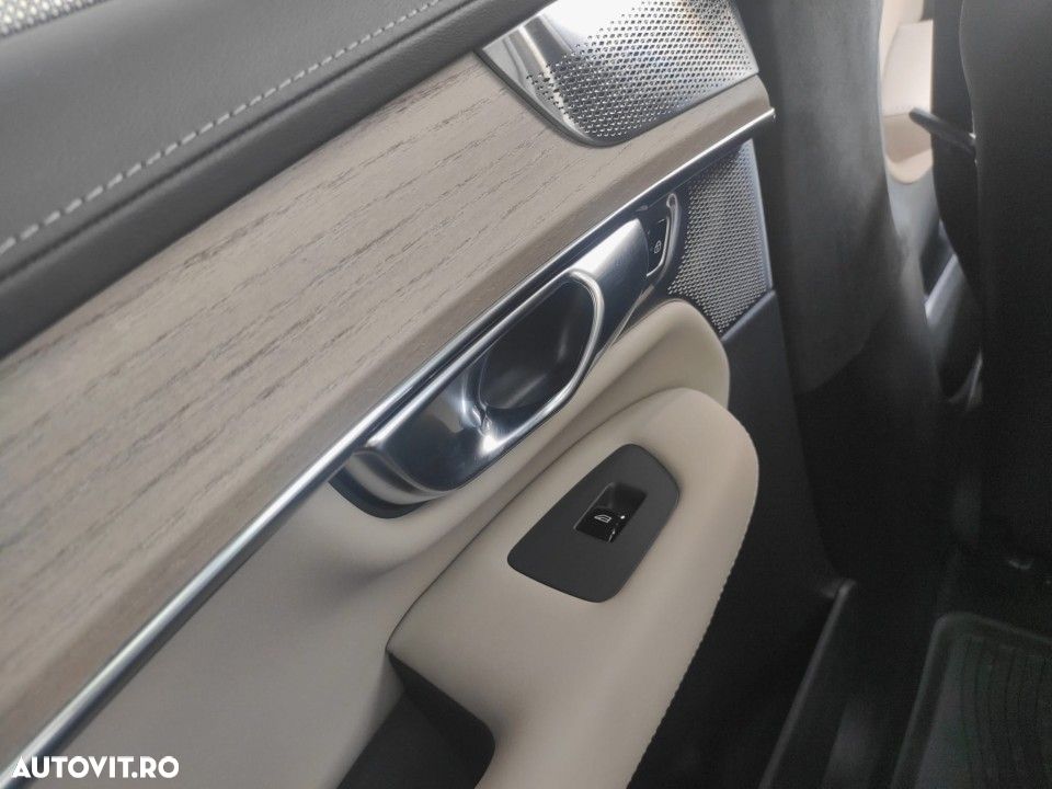 Volvo XC 90 - 22