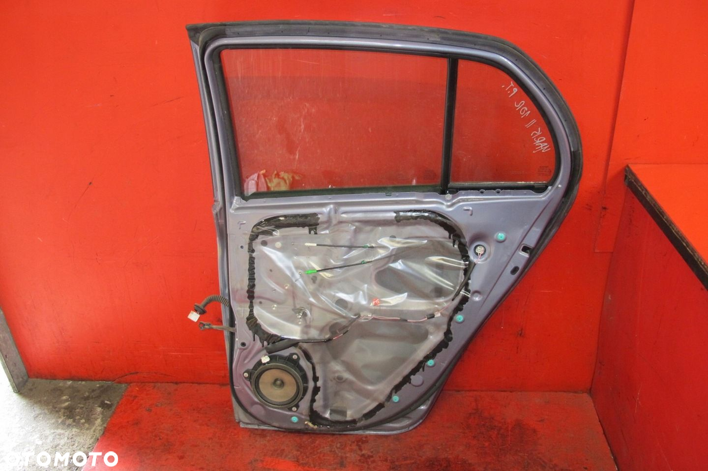 TOYOTA YARIS 2 II DRZWI TYŁ PRAWE 8T4 5D - 11