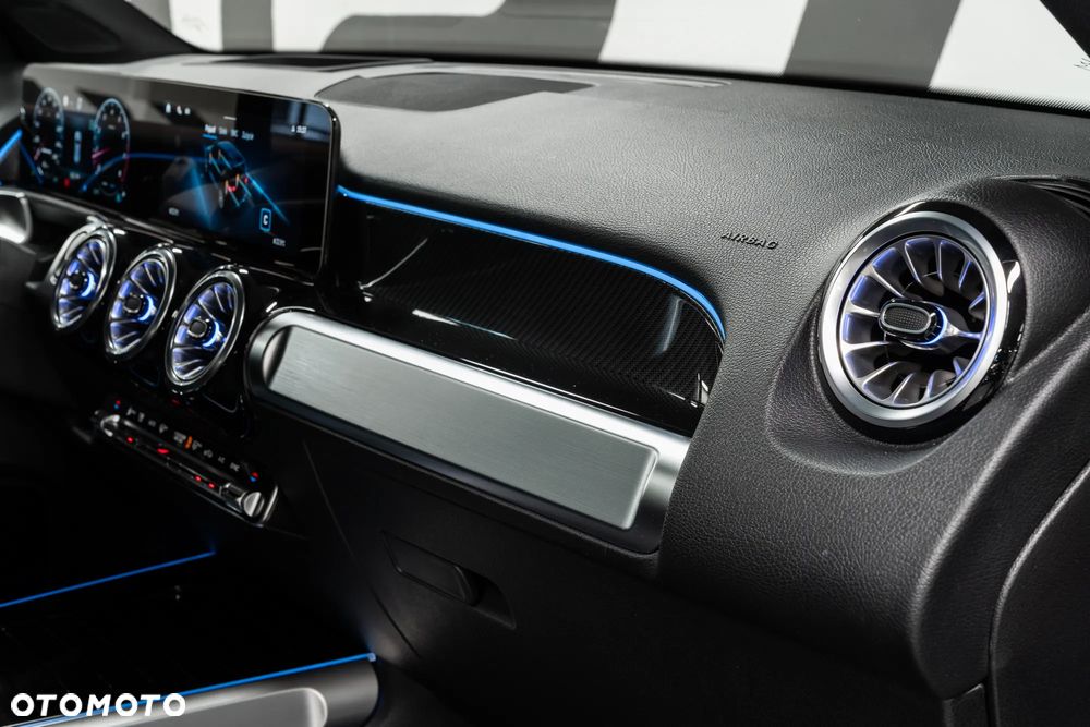 Mercedes-Benz GLB AMG 35 4Matic AMG Speedshift DCT 8G - 30