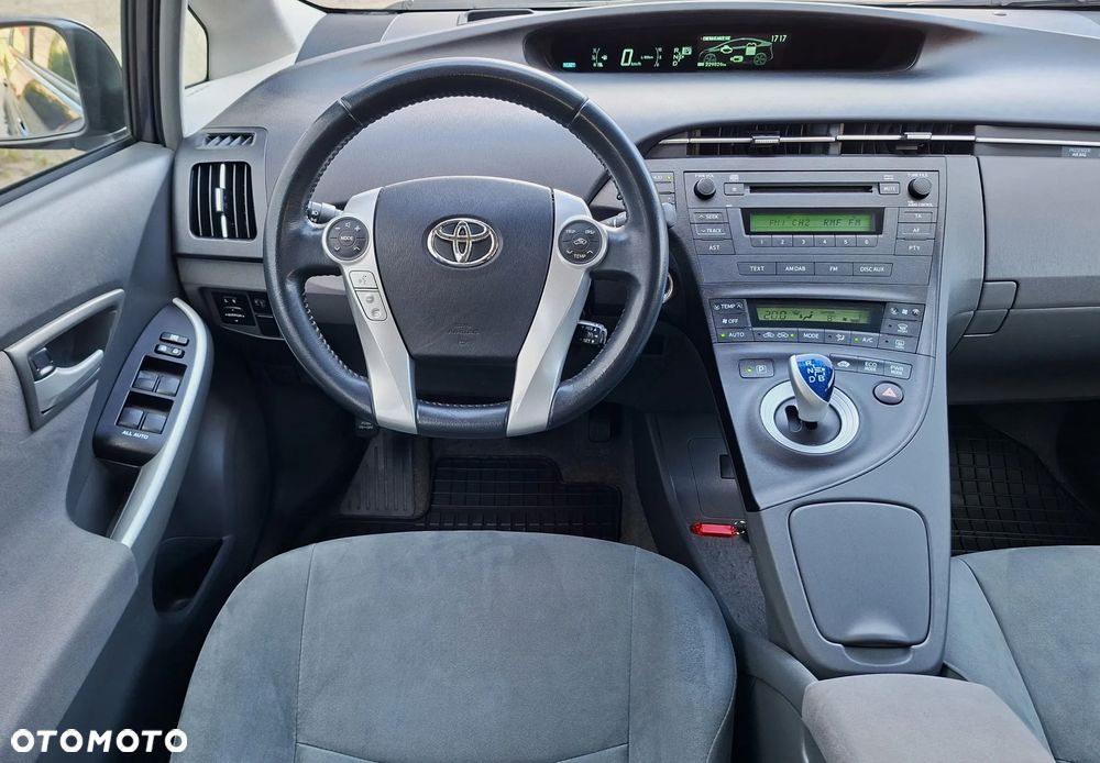 Toyota Prius (Hybrid) Life - 7