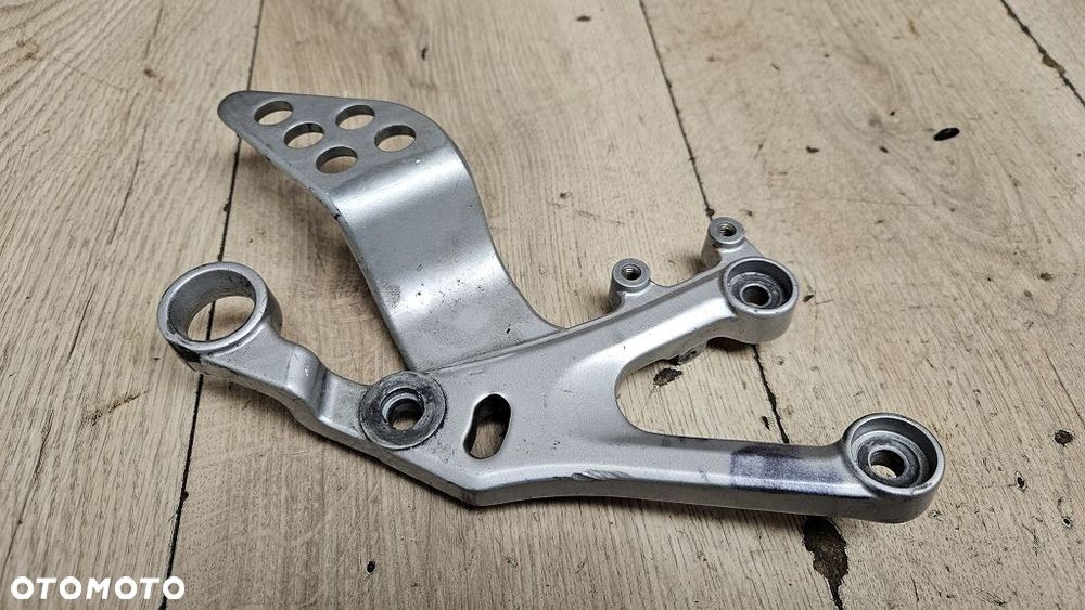 Set podnóżka prawy przód Yamaha YZF-R125 08-13 (5D7-3) - 3
