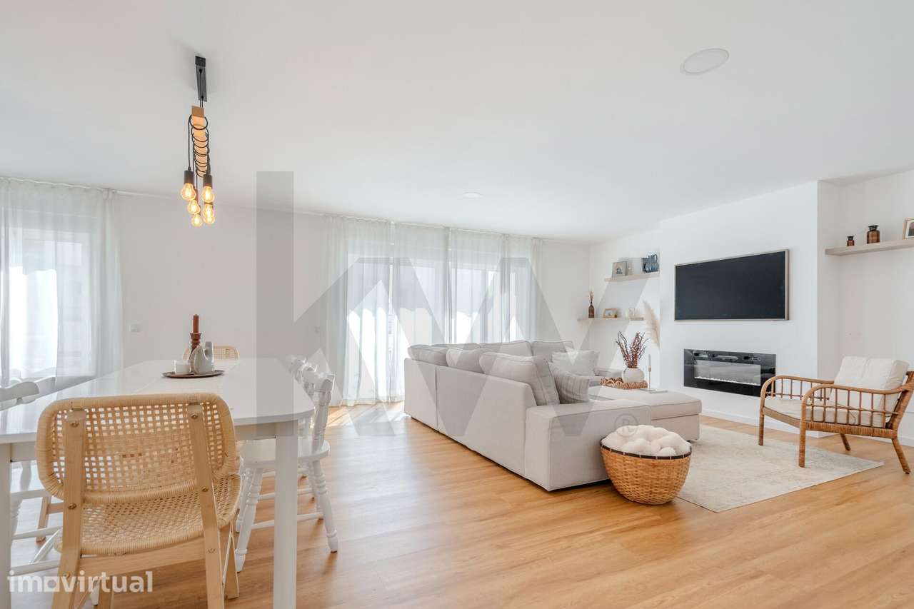 Duplex T3 Renovado no Montijo: Onde o Design Moderno encontra o Pôr do - Vista 2