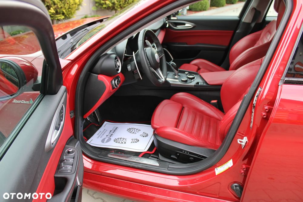 Alfa Romeo Giulia 2.0 Turbo 16V AT8-Q4 Veloce Ti - 20
