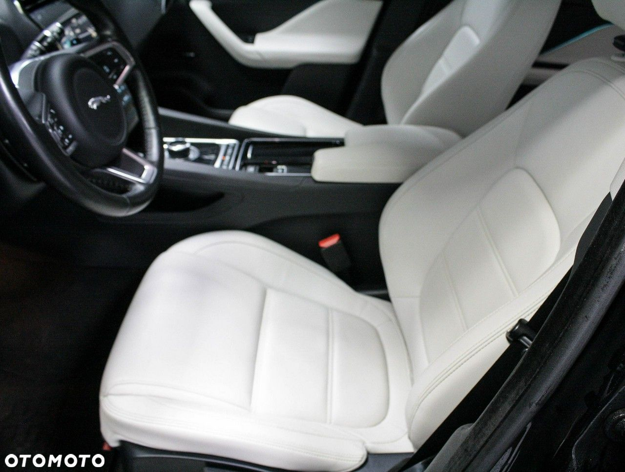Jaguar F-Pace 2.0 i4D AWD Prestige - 24