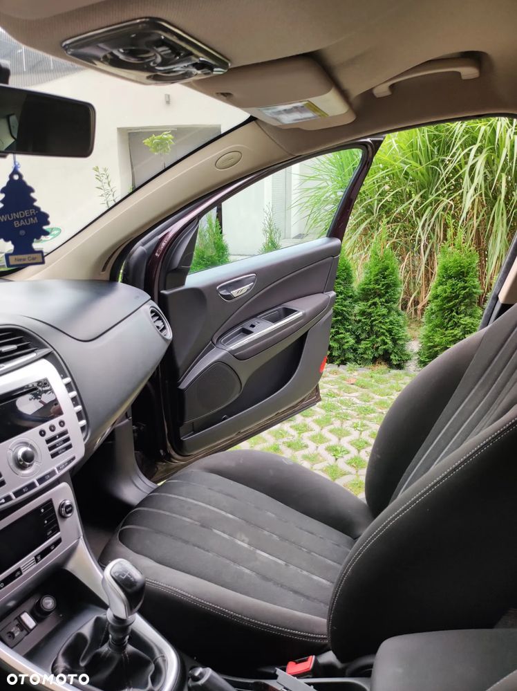 Lancia Delta 1.6 MJ Silver - 10
