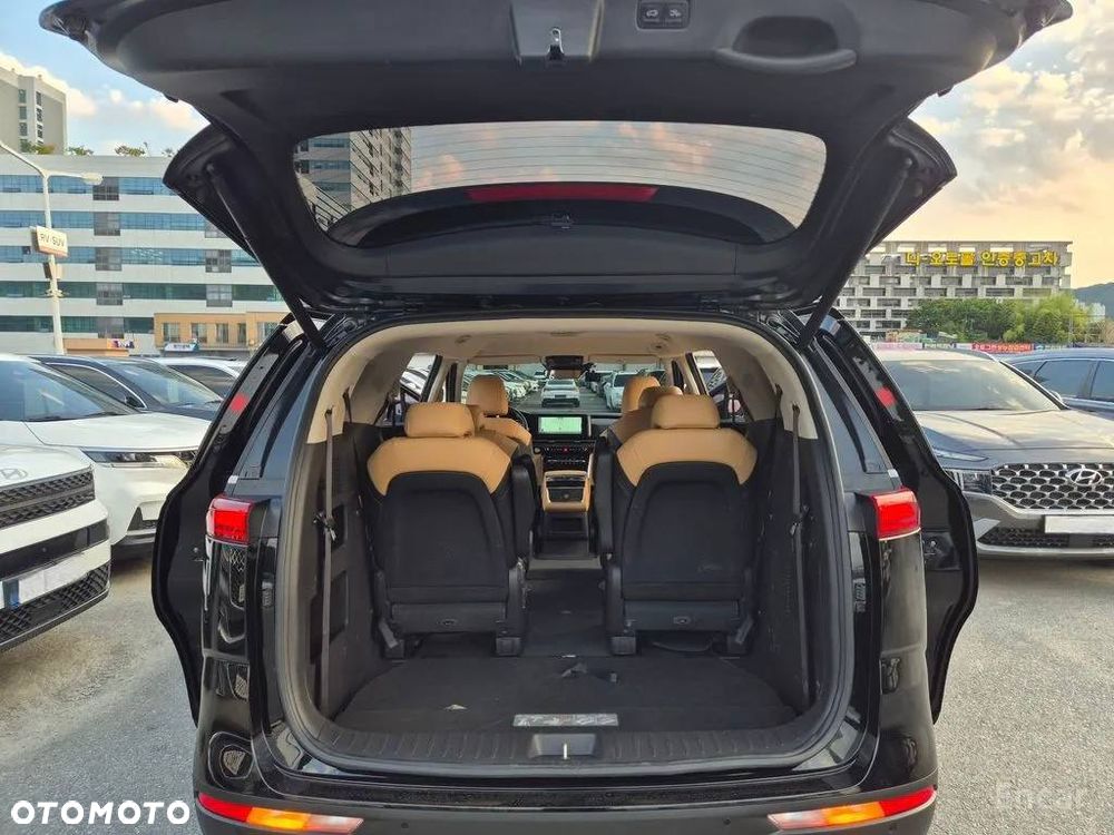 Kia Carnival - 19