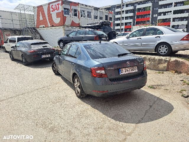 Skoda Octavia 2.0 TDI DSG Ambition - 4