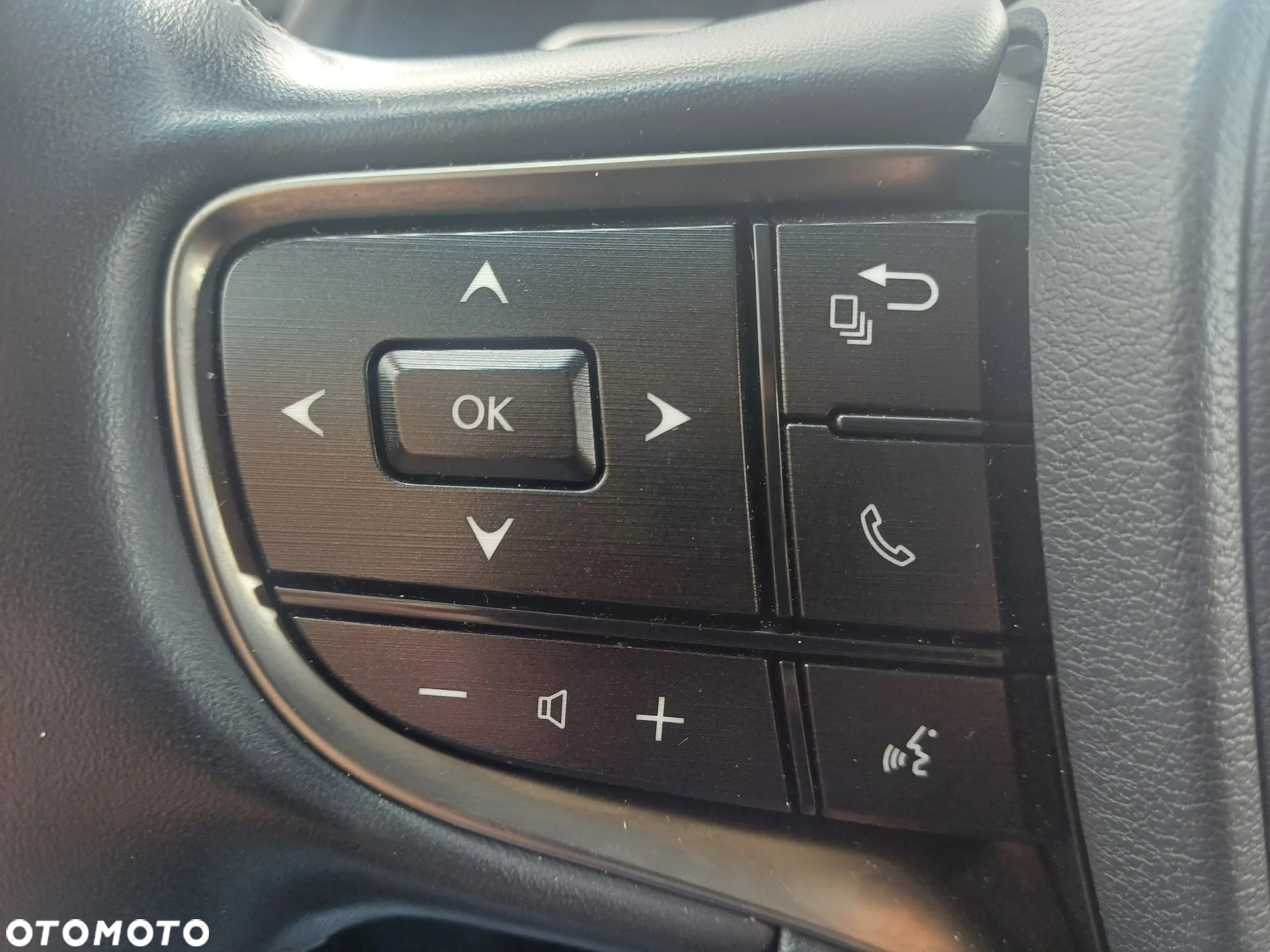 Lexus ES 300h Business Edition + - 23