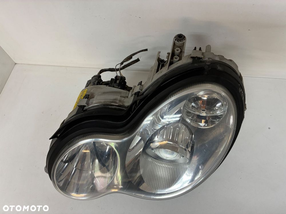 MERCEDES W203 XENON LAMPA PRZÓD PRZEDNIA LEWA  EUROPA A2038203761 KOMPLET - 9